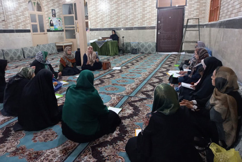 دومین دوره توانمند‌سازی مادران با محوریت بهره برداری از کانون های محلی، در حسینیه سید الشهدا کهریزک را برگزار شد. 